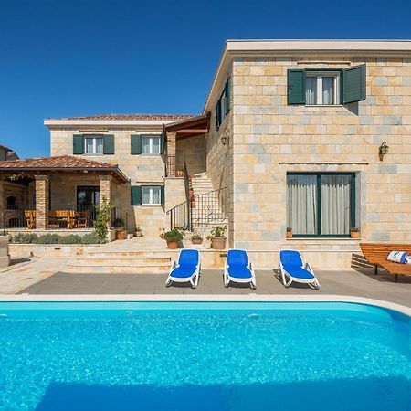 Cozy Home In Zrnovnica With Wifi Екстериор снимка